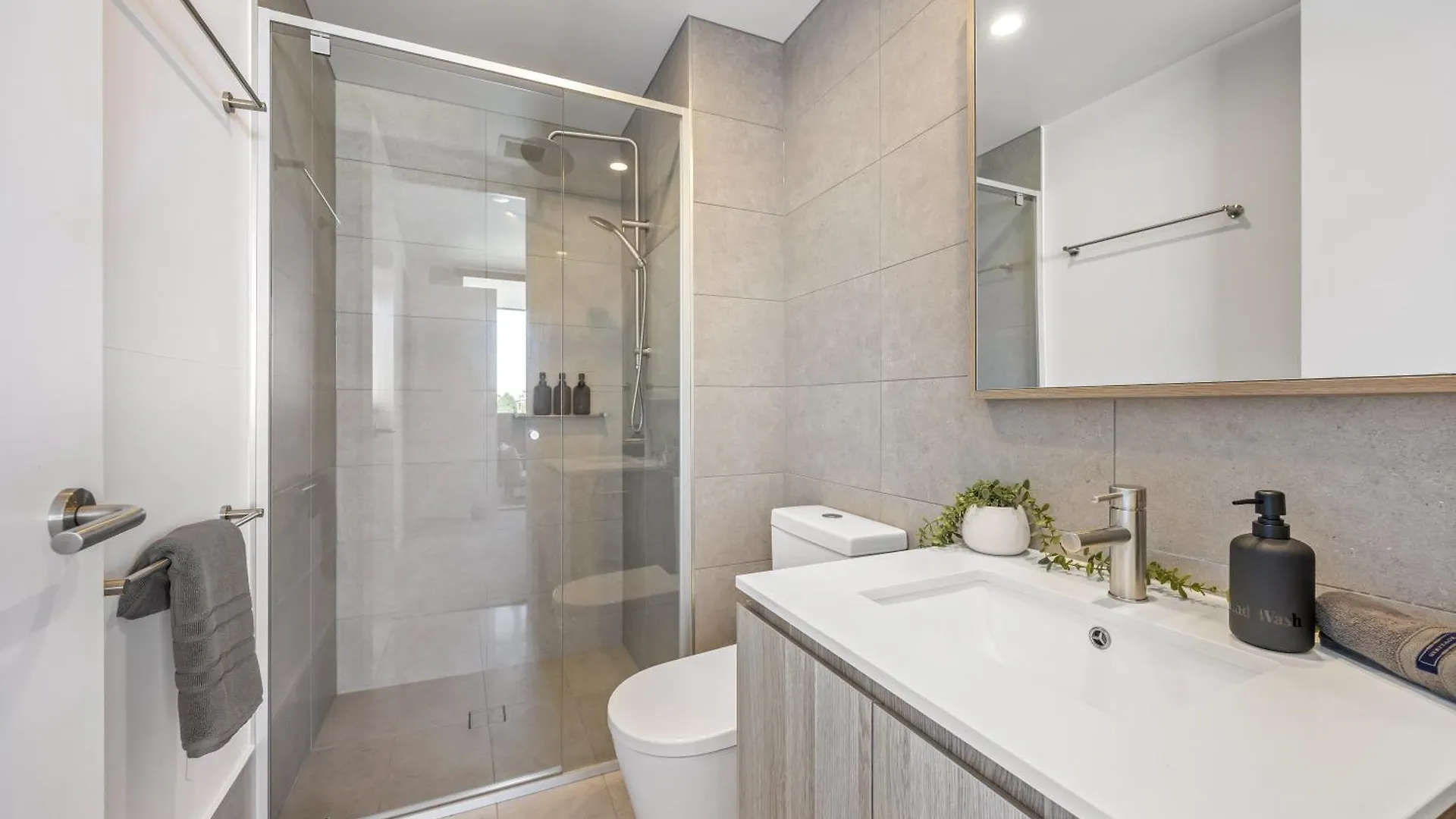 Sinclair Apartments - Free Secure Parking Brisbane