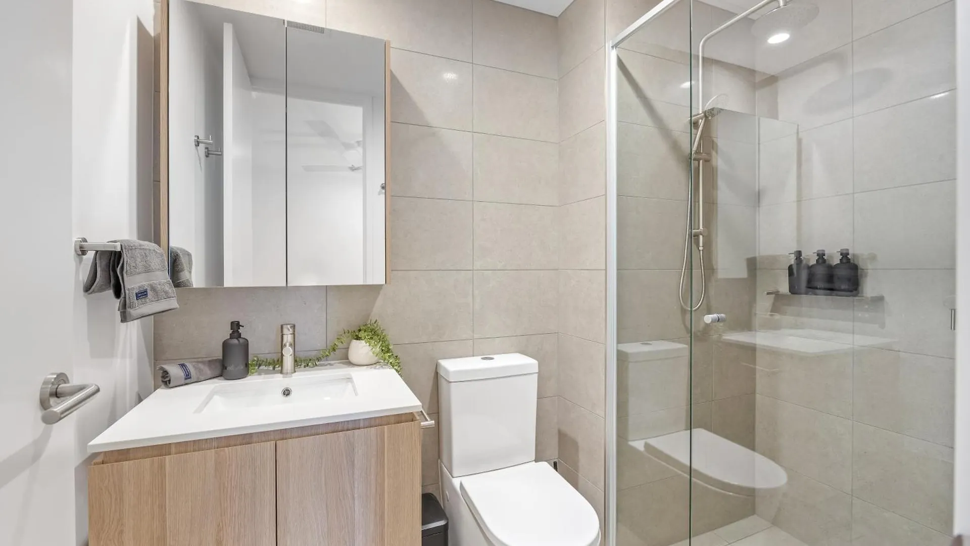 Sinclair Apartments - Free Secure Parking Brisbane